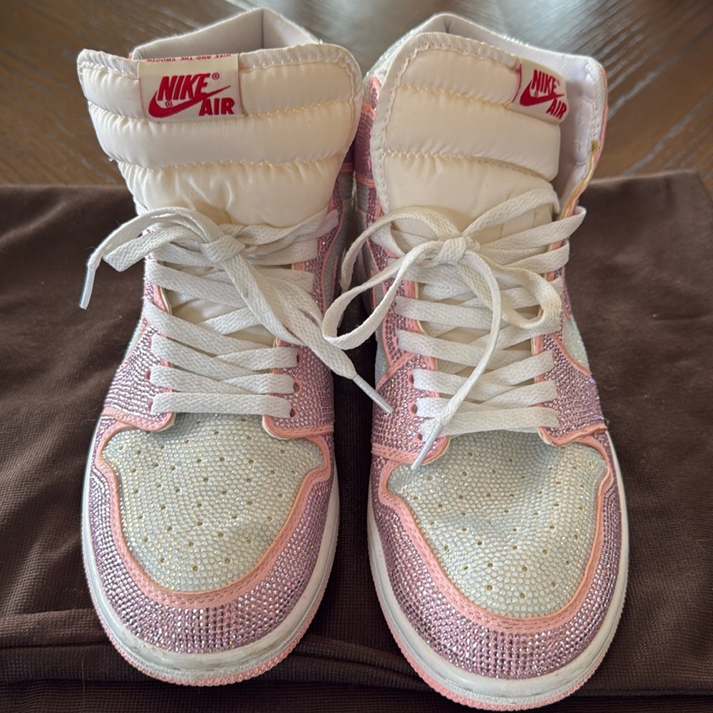 Women’s Nike air Jordans high tops. Size 8.5. But fit like a 9.5! Sized BIG
